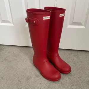 Hunter Tall Rain Boots - Matte Red - Women’s Size 6 - Excellent Condition